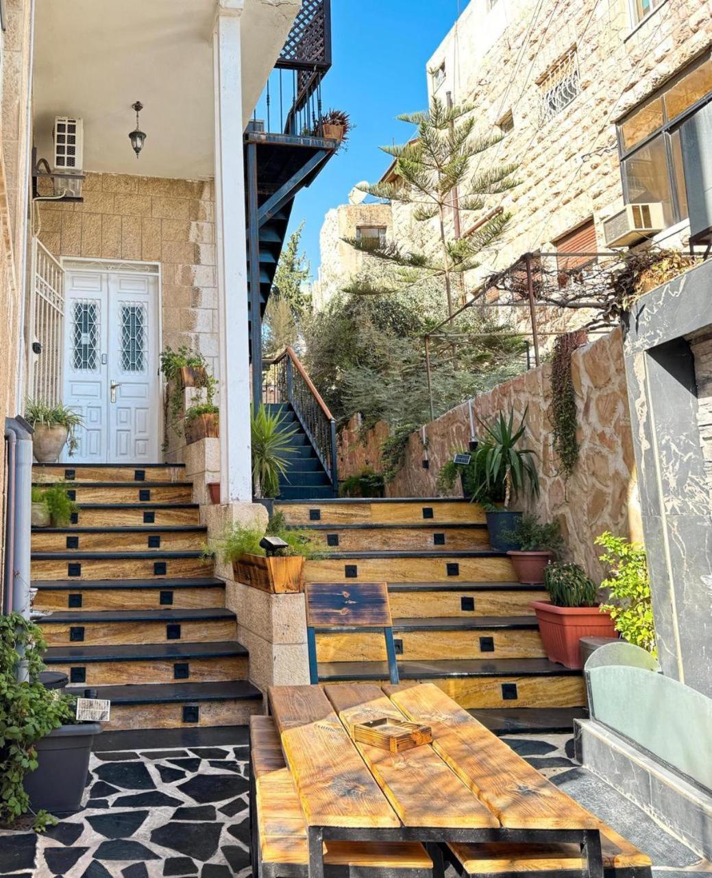 Beit Ahlan Hotel Amman Bagian luar foto