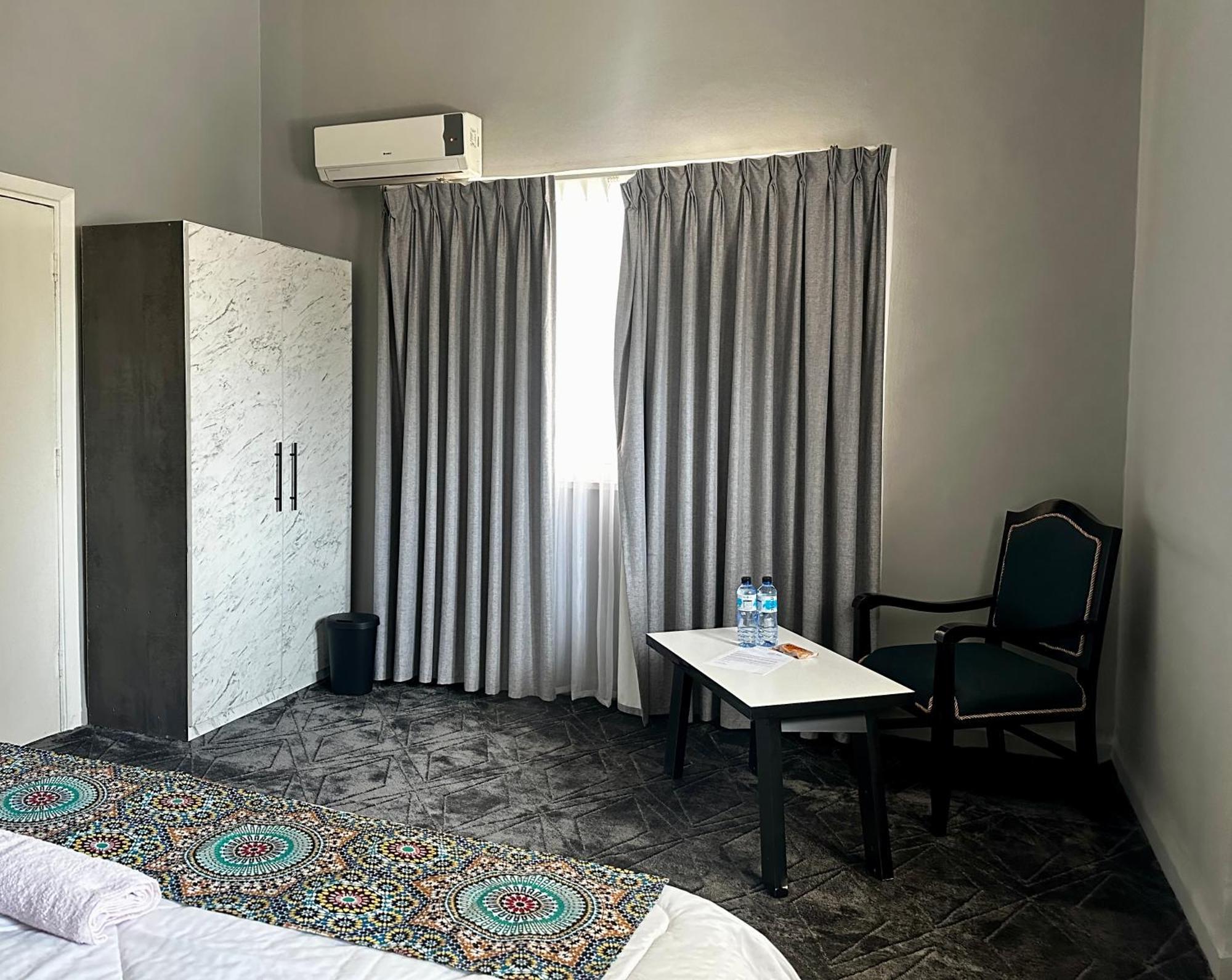 Beit Ahlan Hotel Amman Bagian luar foto