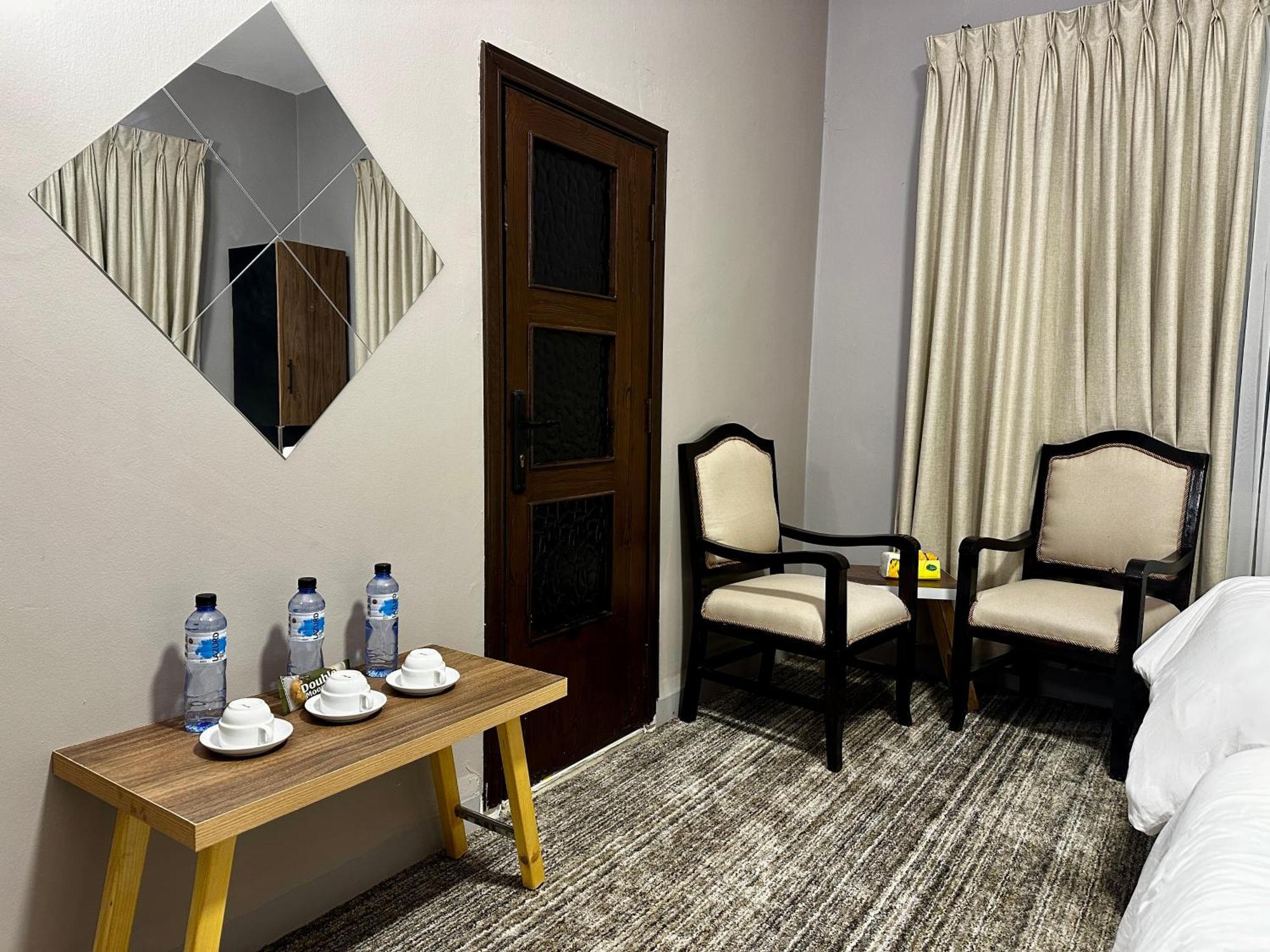 Beit Ahlan Hotel Amman Bagian luar foto