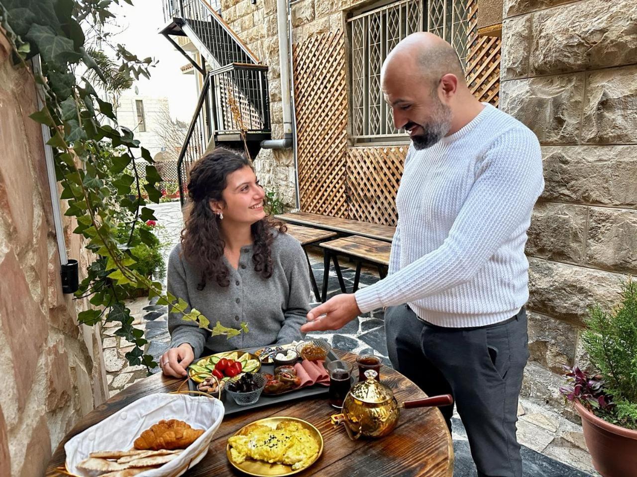 Beit Ahlan Hotel Amman Bagian luar foto